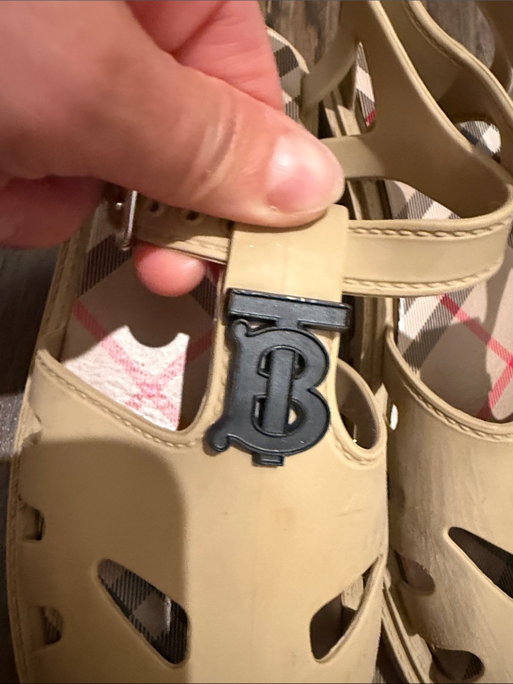 Burberry Beige Kids jelly Sandals with TB Logo - Picture 6 of 8